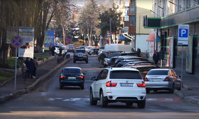 Автомобілі. Фото: скріншот YouTube-відео