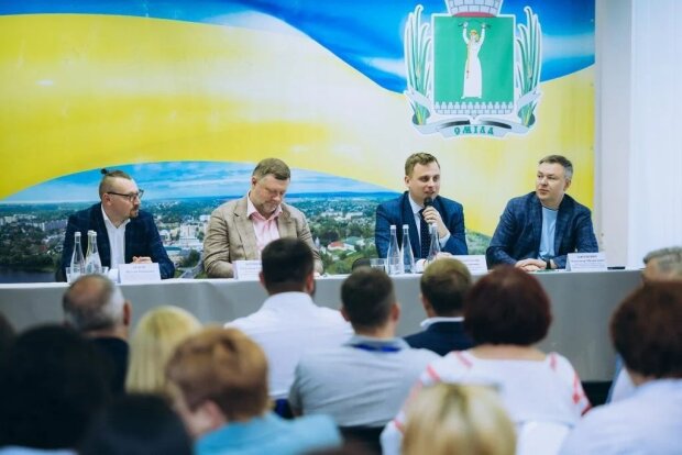 Зустріч представників МОЗ із медиками на Черкащині щодо зарплат