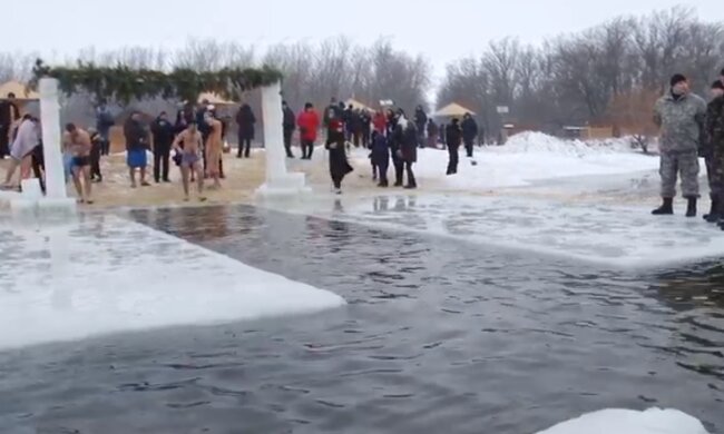 Крещение. Фото: скриншот YouTube-видео