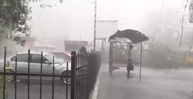 В Украине объявлено штормовое предупреждение. Фото: скриншот YouTube