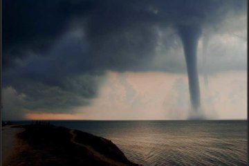Так может только природа: Черным морем пронесся невероятно мощный смерч (видео)