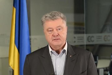 Порошенко продолжает критиковать политических конкурентов. Фото: скрин facebook/petroporoshenko