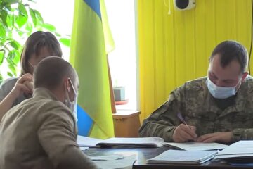 Прием в ТЦК. Фото: скриншот YouTube-видео