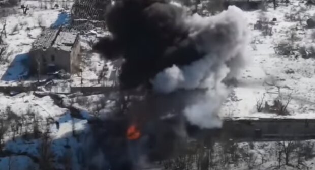 Взрыв военной техники рф. Фото: скриншот YouTube-видео