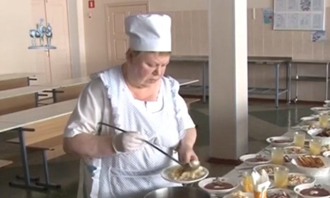 Детей будут кормить бесплатно, фото: скриншот с YouTube