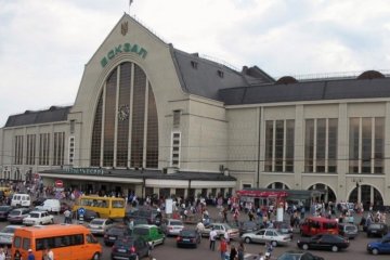 Сидел на подоконнике с билетом на Винницу: в Киеве на вокзале нашли мертвого мужчину