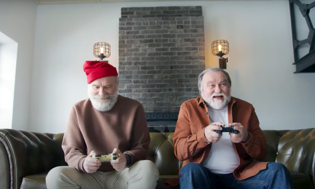 Комусь із пенсіонерів накинуть до виплат з 1 квітня. Фото: YouTube