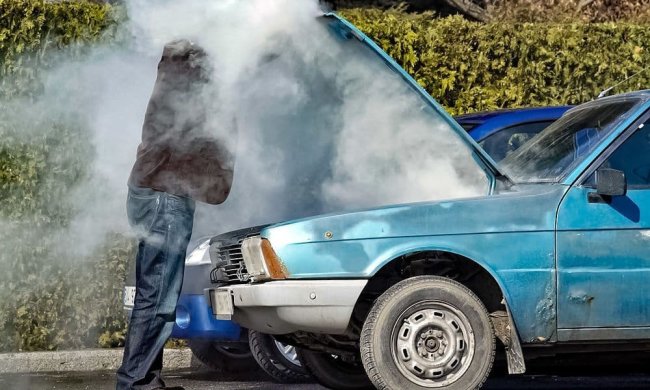 Будьте на чеку: что чаще всего ломается в авто летом