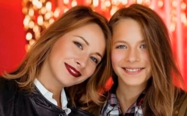 Елена Кравец с дочкой Машей. Фото: youtubе