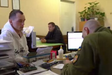 Мобилизация военнообязанного. Фото: скриншот YouTube-видео