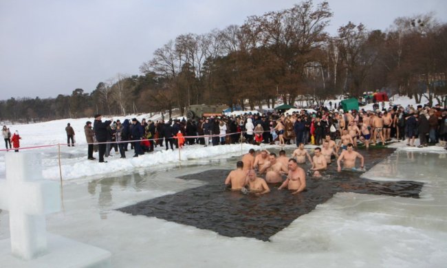 Купание на Крещение, фото: Униан