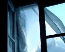 Во Львовской области девушка-подросток выпрыгнула из окна