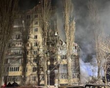 Страшна нічна атака по Одесі: окупанти вдарили дронами по багатоповерхівці, є загиблі – кадри наслідків