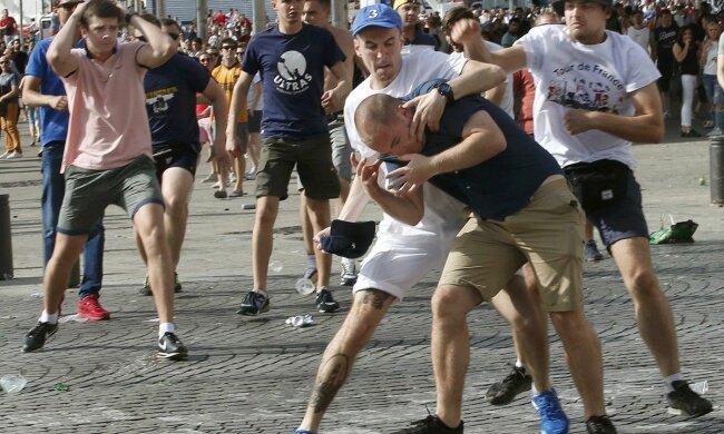 Киев в дыму: десятки бойцов начали волну нападений