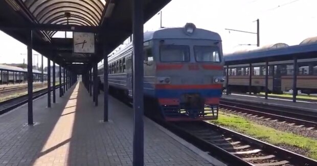 Приміський поїзд. Фото: скріншот YouTube-відео