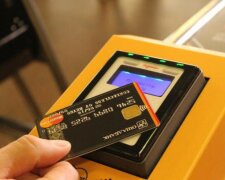 київське метро пасажири ескалатор громадський транспорт