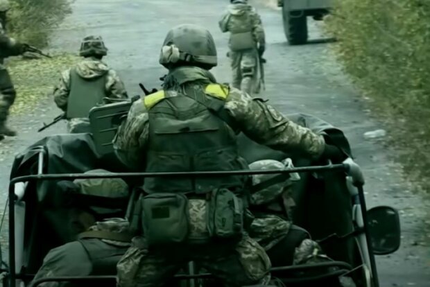 Украинские военнослужащие. Фото: скриншот  Youtube