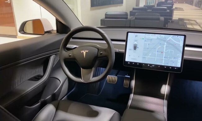 Салон Tesla Model 3. Фото: скрин youtube