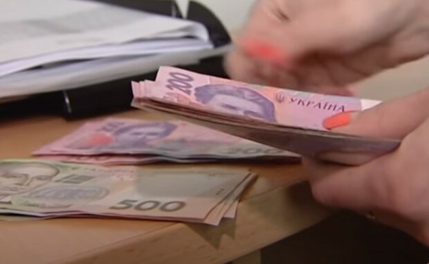 Повышение выплат в Украине. Фото: YouTube, скрин