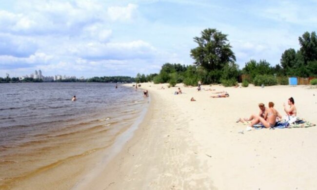 МОЗ закрывает пляжи в Киеве, Одессе и Николаеве : везде запретные знаки, купаться запрещают