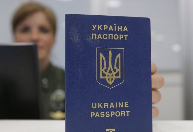 Украинский паспорт опустился на несколько строчек в известном рейтинге, фото - Слово и Дело