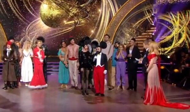 Участники шоу "Танцы со звездами". Фото: скриншот YouTube-видео