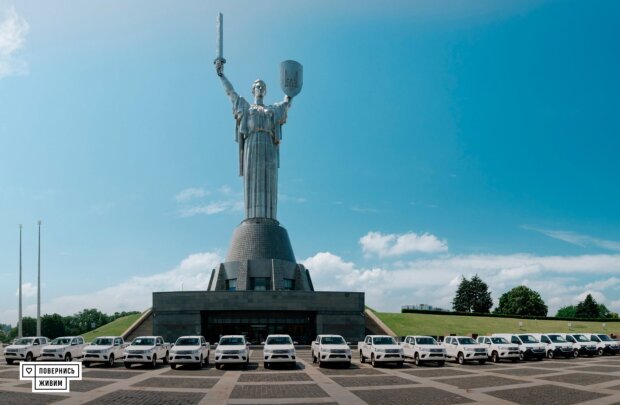 Повернись живим передав повнопривідні авто Силам оборони