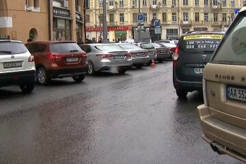 Парковка авто. Київ. Фото: скріншот Youtube