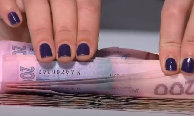 Гроші. Фото: скріншот YouTube-відео