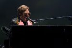Элтон Джон был вынужден отменить концерт из-за болезни фото: Скриншот YouTube