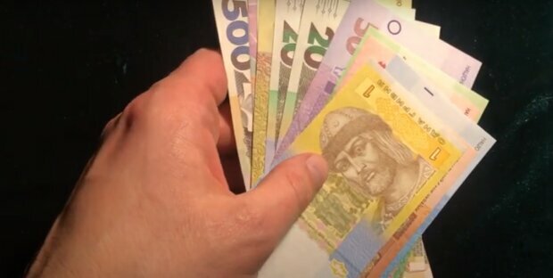 Денежная компенсация. Фото: скриншот YouTube.