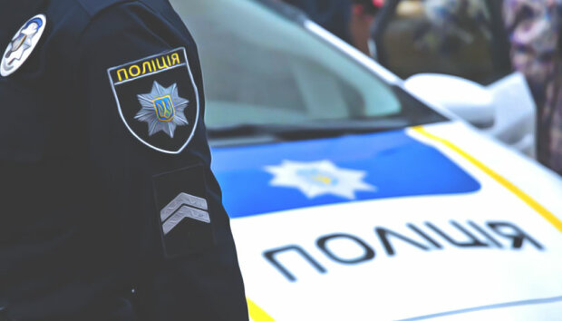 Жуткая авария в Киеве: полицейскую сплющило между двух авто, видео не для слабонервных