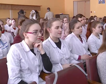 Зеленский предложил организовать онлайн-занятия для медиков. Фото: скрин youtube