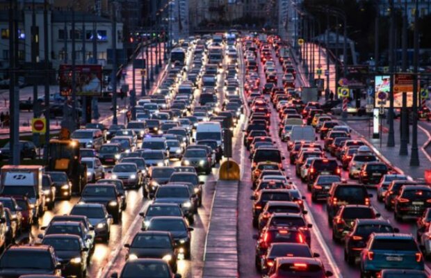 Вечер пятницы в Киеве испортили дороги: проехать невозможно, причины
