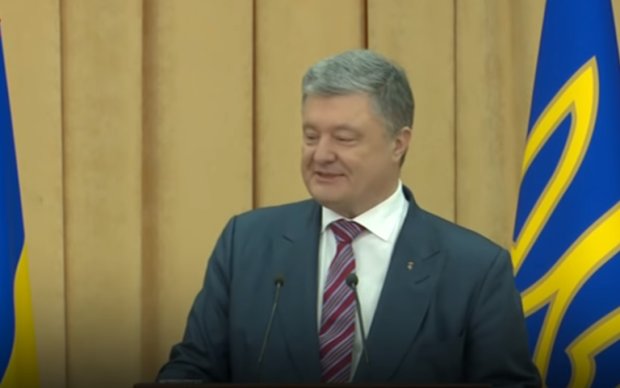 Президент Порошенко возвращается, фото: скриншот с YouTube