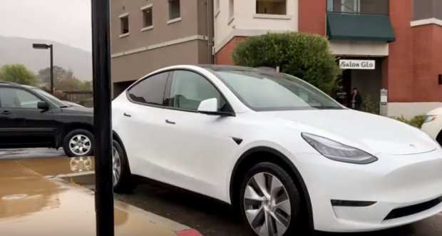 Вот это мощь: электрокар Tesla с двумя моторами: авто показали в сети, видео бьет рекорды
