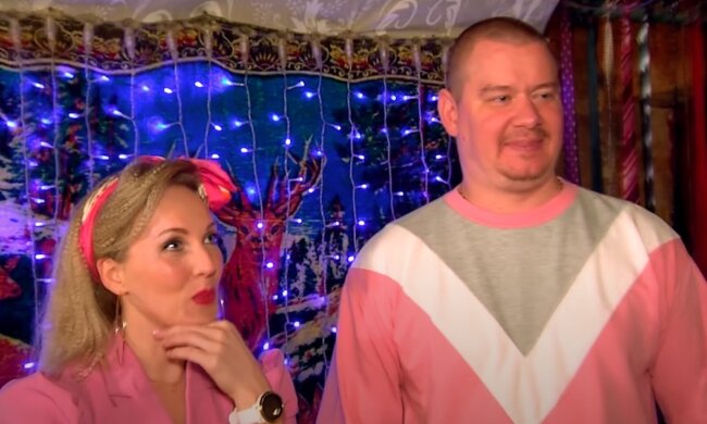 Євген Кошовий з дружиною. Фото: YouTube, скрін