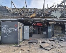 Пошкоджене відділення Нової пошти у Краматорську після авіаудару рф