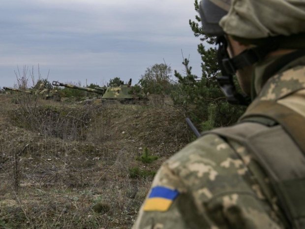 Украинцы ждали этого долго: нардепам вручили бронники и сослали на передовую