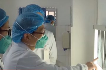 китайские медики, скрин YouTube