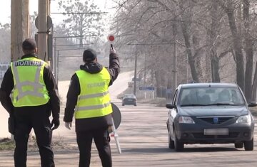 Патрульная полиция на дороге. Фото: скриншот YouTube-видео