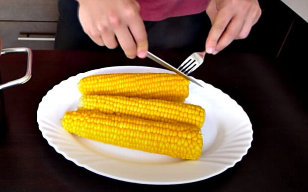 Вареная кукуруза. Фото: скриншот YouTube-видео.