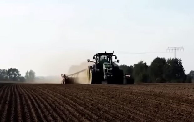 Обробіток землі. Фото: скріншот YouTube-відео