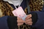 Мошенники массово продают фальшивые деньги. Фото: скриншот YouTube