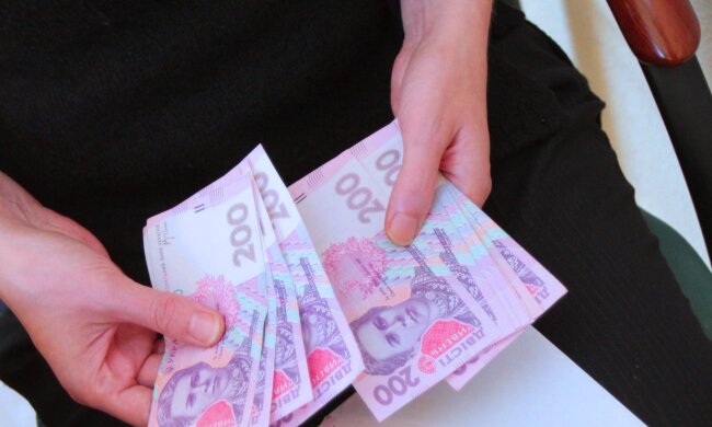 Украинцам рассказали, сколько стоит год стажа и как сэкономить на покупке до 5 тысяч долларов