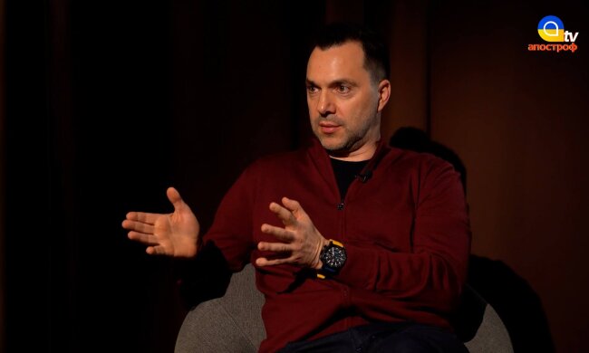 Ми не можемо перемогти на полі бою: Арестович розповів, що зараз потрібно зробити Україні