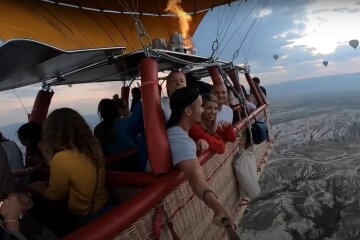 Туристи в Туреччині. Фото: YouTube, скрін