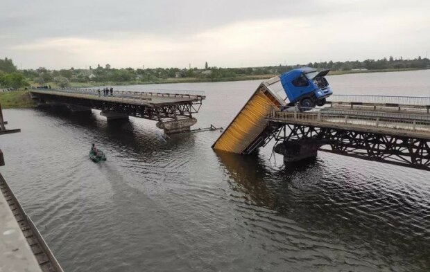 На Днепропетровщине обвалился мост: у областных властей все "под контролем"