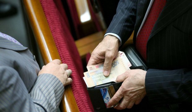 Зарплата чиновников, фото: apostrophe.com.ua