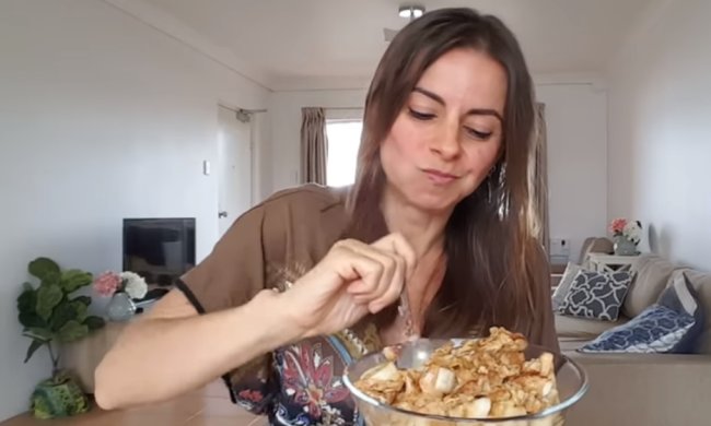 Медики перечислили продукты, которые ошибочно считают полезными. Фото: скриншот Youtube